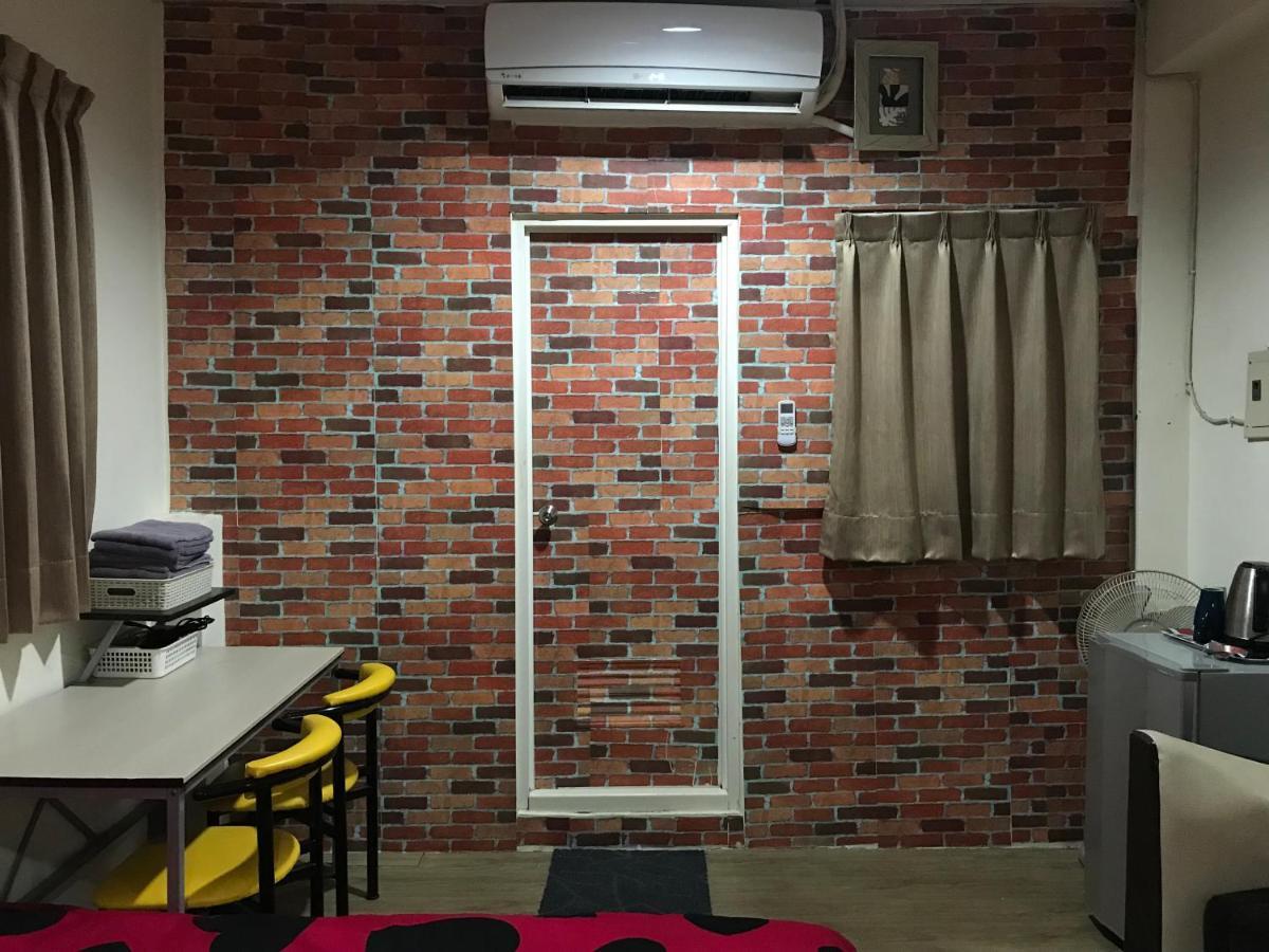 Mickey House-Fuxing Apartment Taichung Exterior foto